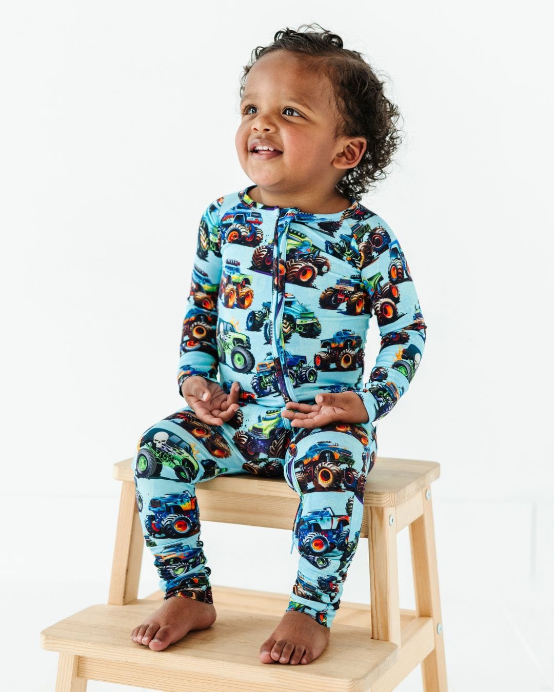 Article header showing bamboo-print clothing patterns for boys with dinosaur and digger motifs