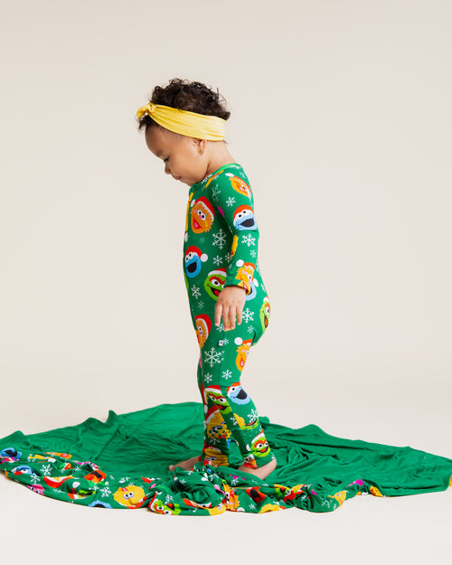Baby Kids Bamboo Pajamas — Sesame Street™ Holiday Cheer Bum Bum Blanket — Image 4